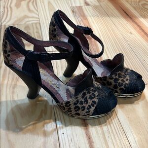 Vintage Irregular Choice Leopard Print Peep Toe Heels Size 8/39